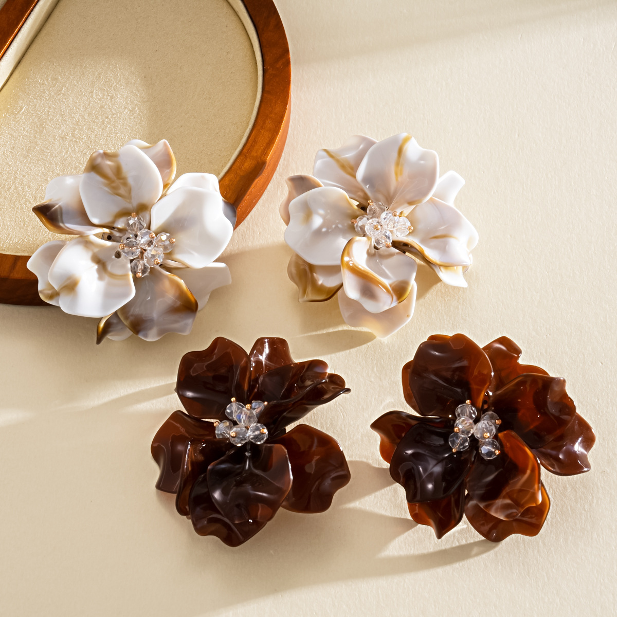 Large Vintage Resin Flower Stu - Vintage Fashion Center avaliação e preço